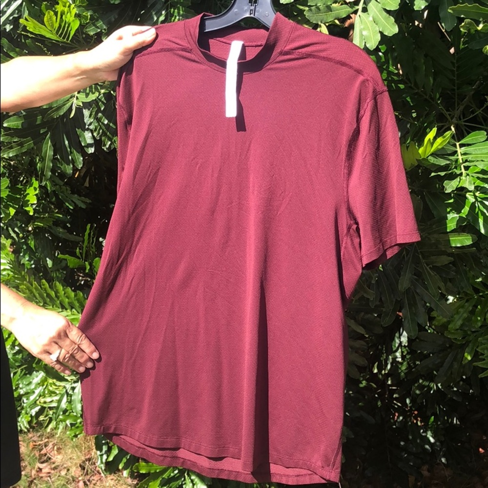 Men’s Lululemon Maroon shirt